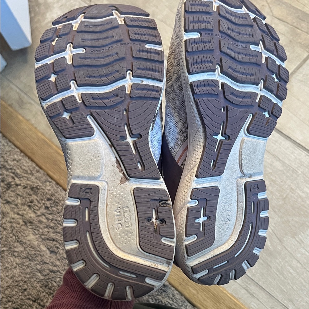 Brooks Women's Athletic Shoes - Light Lavender - Picture 3 of 4